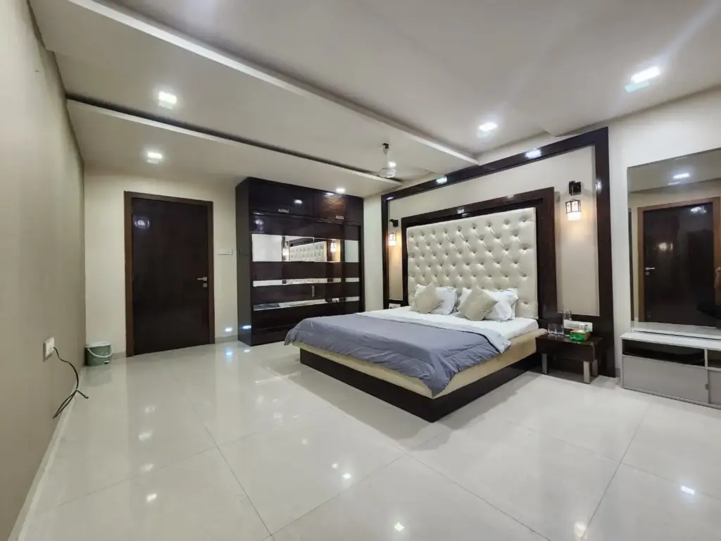 Peacock Perch villa in Mulund Mumbai — sunlit living room with modern decor by Spacez