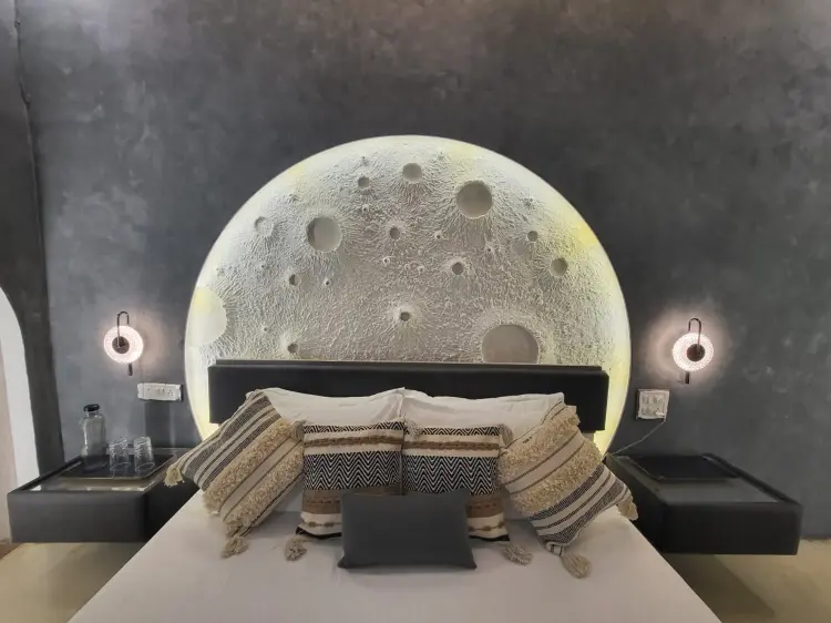 Master Bed Room Background Moon Effect
